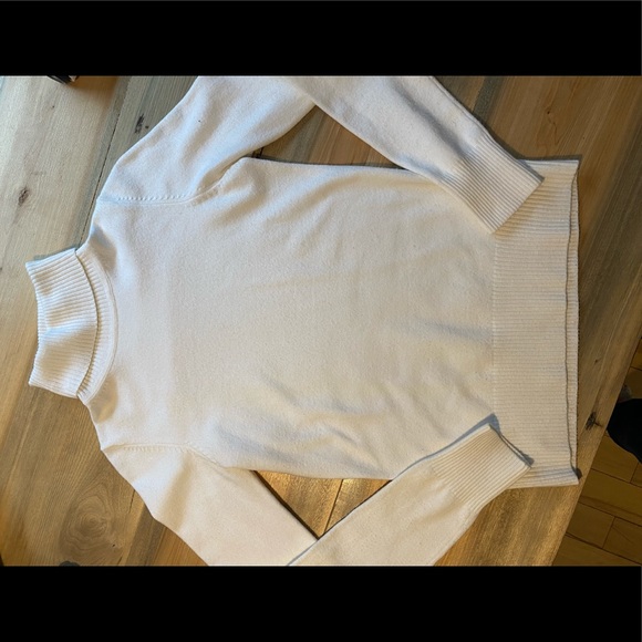 Super soft, white long sleeve turtleneck sweater - Picture 1 of 1